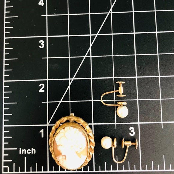 Antique Vintage Left Facing Cameo Pendant & Pearl Earrings - Picture 7 of 12